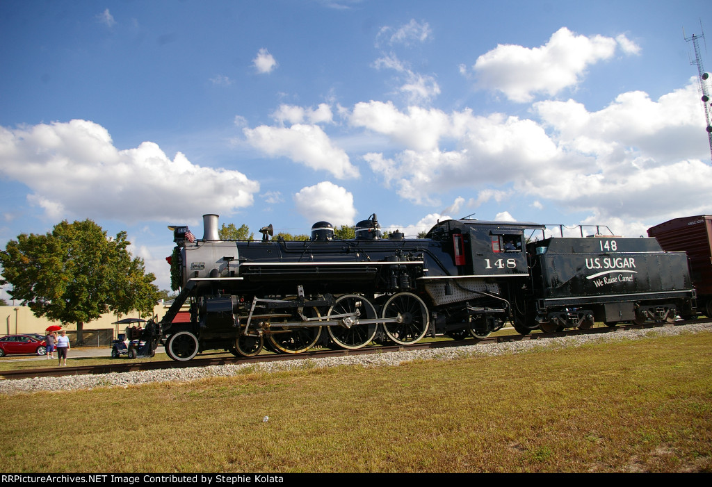 USSC 148 PULLING INTO STATION